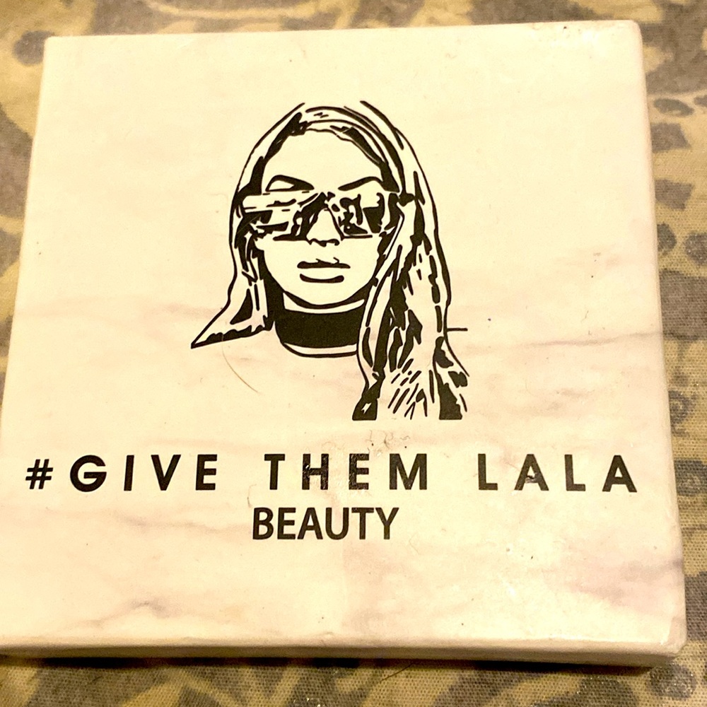#Give them LaLa beauty pressed highlighter shade showstopper stunning rose gold